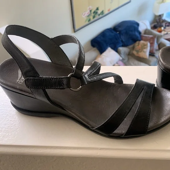 Dansko Women's Black Strappy Sandals. Excellent condition! - Picture 5 of 7